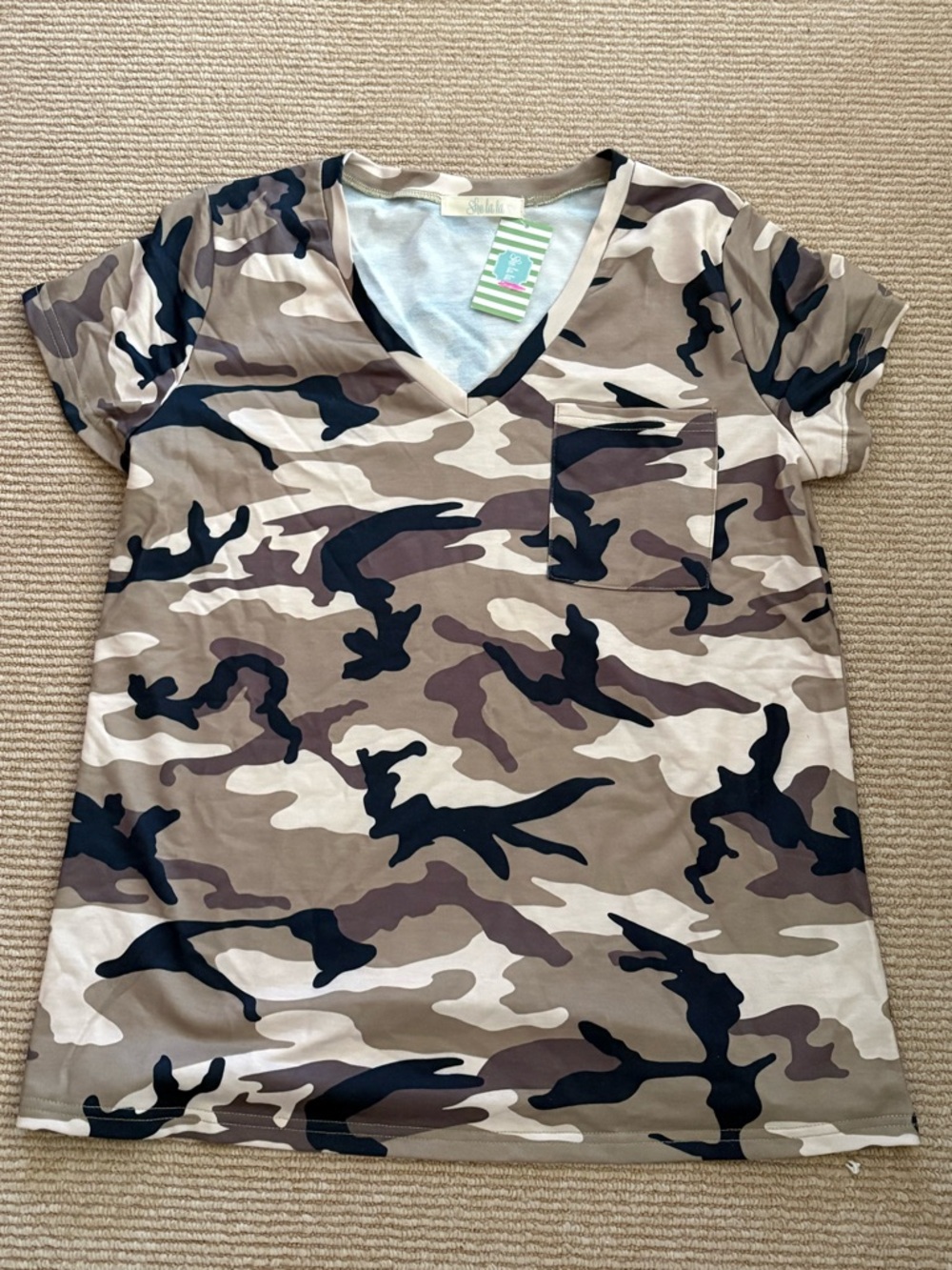 Women’s V-Neck Camo Pocket Tee - Beige/Olive